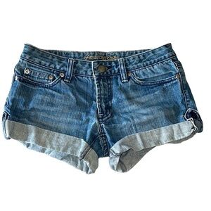 AMERICAN EAGLE folded blue jean shorts in women’s size 0